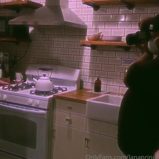 avianaviolet-03-10-2020-1010401124-behind-the-scenes-of-my-recent-photoshoot-had-so-much-fun-creating-so-many-diff