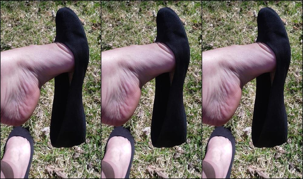 Karaspiggies Who Loves Flat Dangling