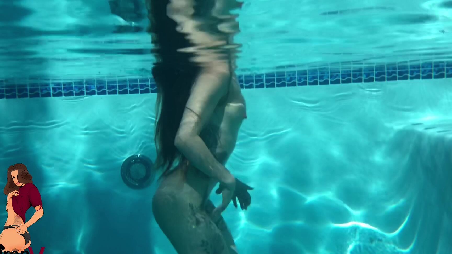 Ciren Verde Head Gracefully Underwater