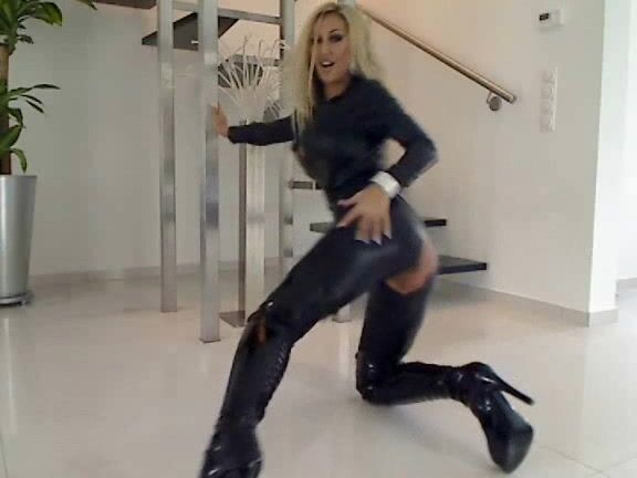 Aileen Taylor - Kleiner Vorgeschmack in Latex MyDirtyHobby