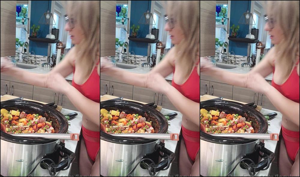 Lacykelly Dinner Tonight Slow Cooker Beef Stew White Rice Warm Butter Rolls And Red Wine