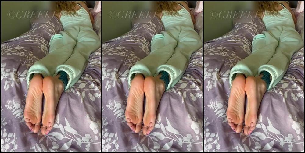 Greek Goddess Li Aka Greekli77 06 01 2024 Onlyfans Video Come Paint My Soles While I Lay Here And Journal