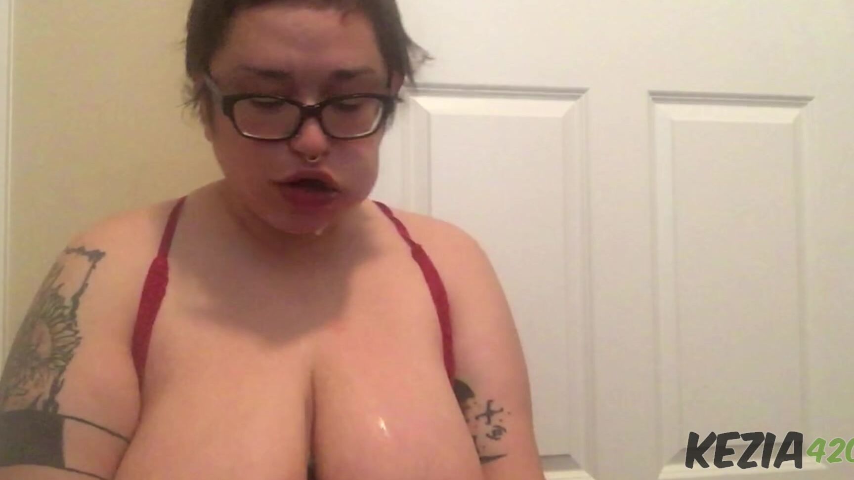 Kezia Bbw Eating Burger With Cum Facial Custom