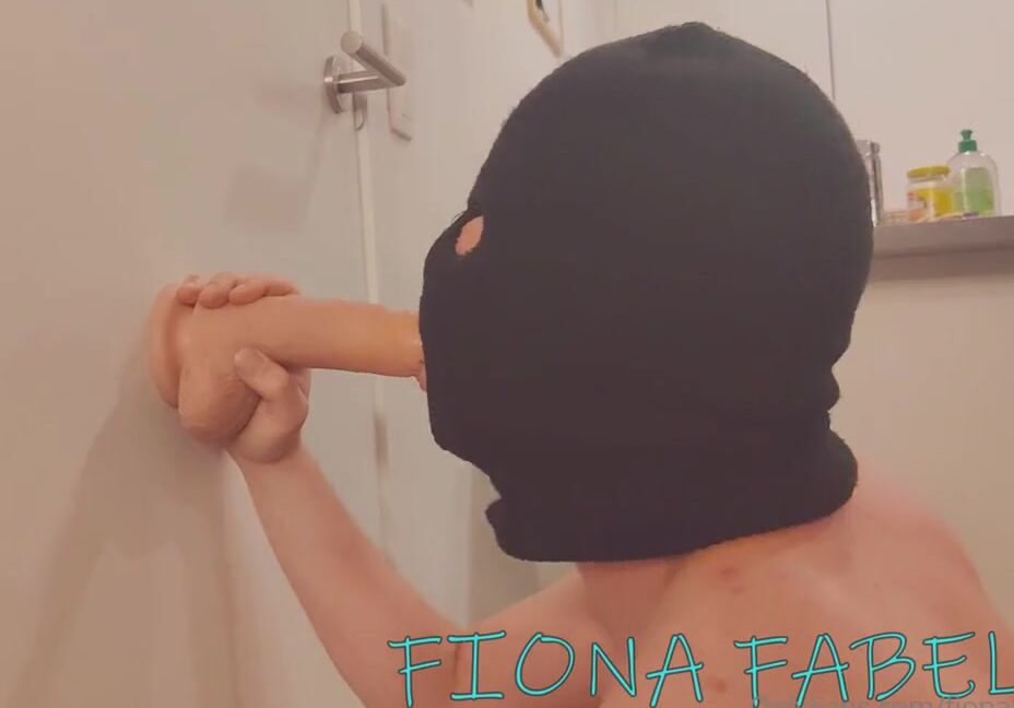 Fionafabel Onlyfans Teaching My Small Dick Slave To Suck A Dick 3 Times His Size