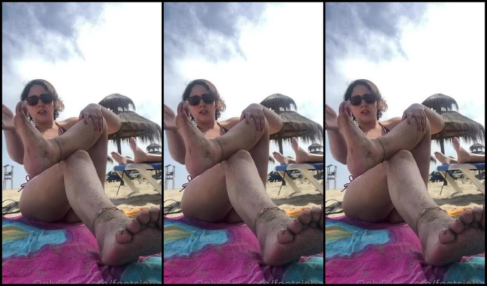 Gia S Feet Nicknamed Footsiebab 10 11 2021 Onlyfans Video You Were Supposed To Lick Them Clean