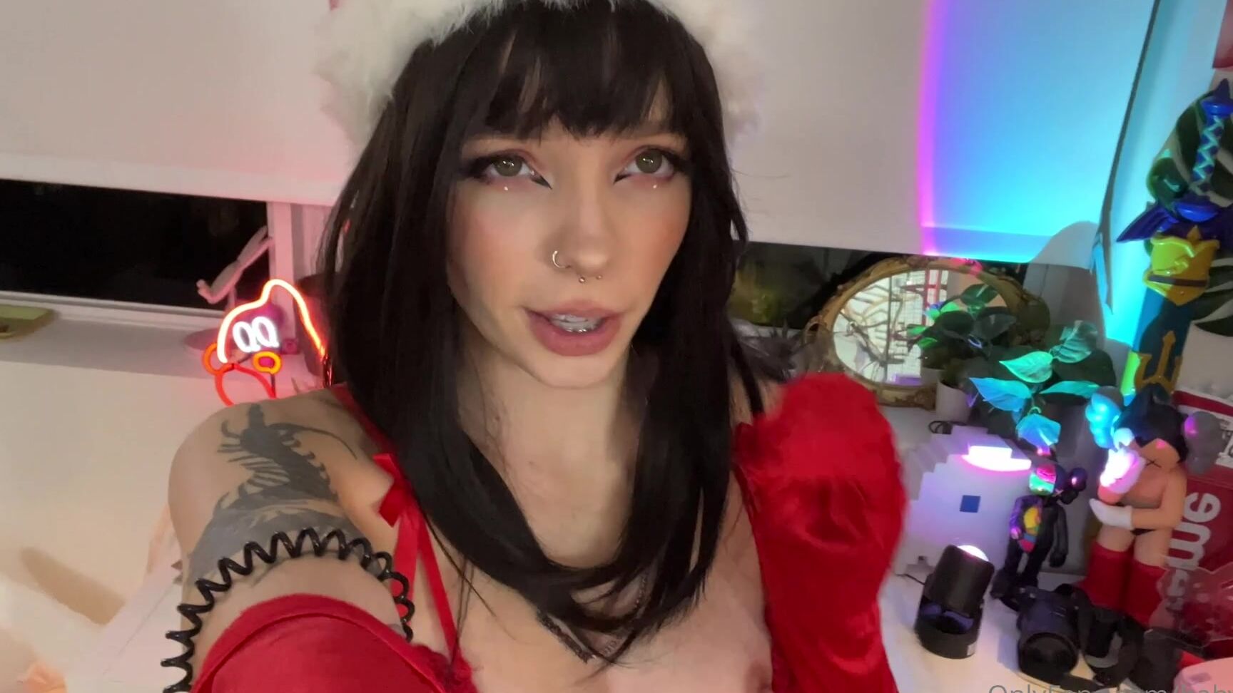 babyfooji-25-12-2021-2311506236-i-hope-you-enjoi-this-christmas-even-though-you-ve-been-very-very-naughty-this-year-