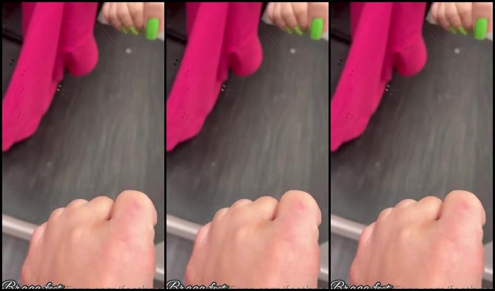 Feetbraga Onlyfans Exibindo Meus Lindos Ps Com Esmalte Verde