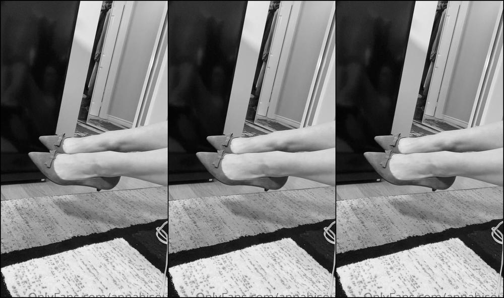 Annabisoux 2363774827 02 15 2022 If You Look Close Enough At The Reflection You Can See That I M Naked