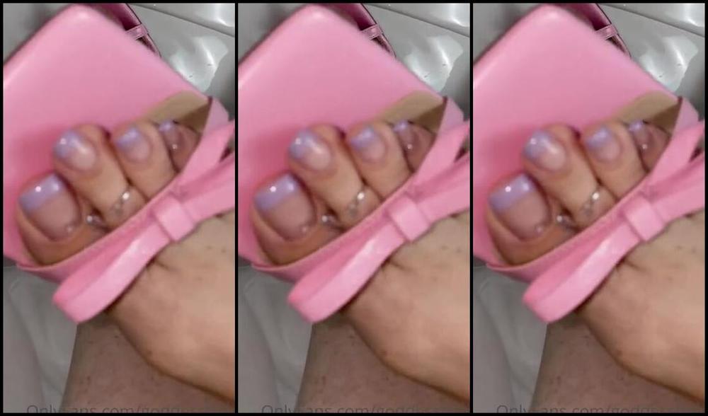 Fendi Feet Aka Goddessfendi Onlyfans Bday Queen Feet I Have A Big Ol Bruise On My Booty Cuz My Neighbors Cat Snuck Into My Garage Andp