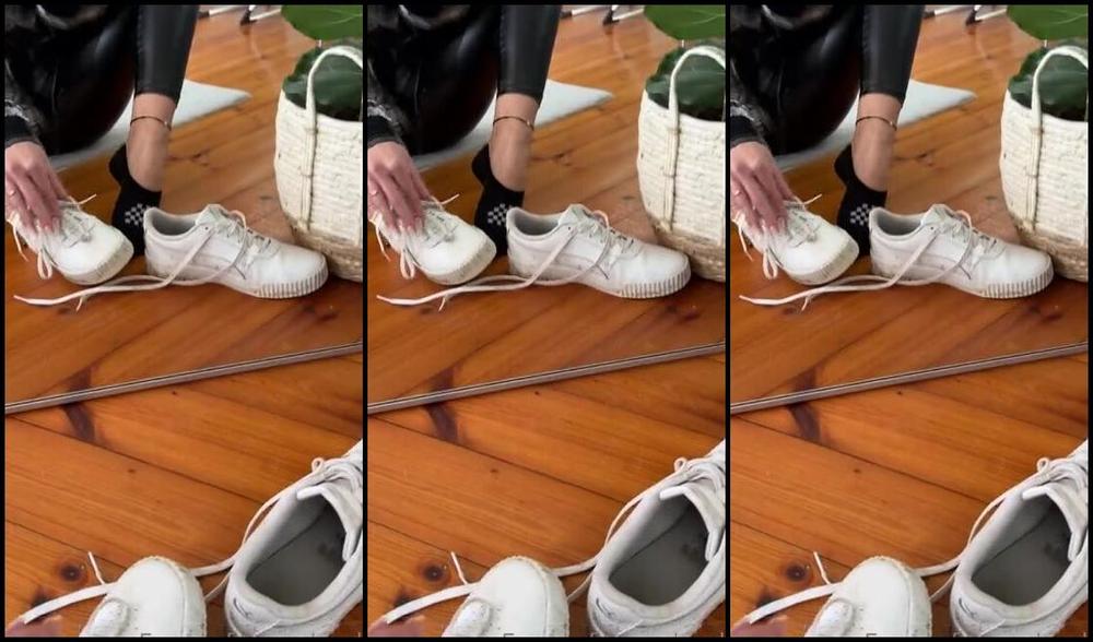 Emmysfeetandsocks Aka Emmyfeetandsocks Onlyfans Sweaty And Smelly And Its Only Day 2P