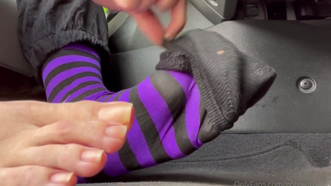 Gorgeous Long Toes Nicknamed Gorgeouslongtoes Onlyfans Happy Saturday To All Of You Who Love Natural Nails My Voiceovers Sock Removal Linty Toessoles