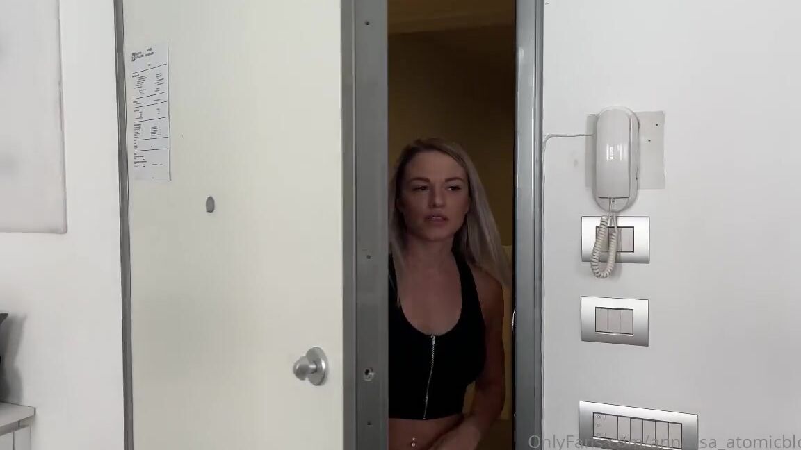 Annalisa Atomicblonde Onlyfans Io E La Mia Sorellastra Susielarxx Siamo A Casa Da Sole Siamo Sempre State Attratte Dai Cp