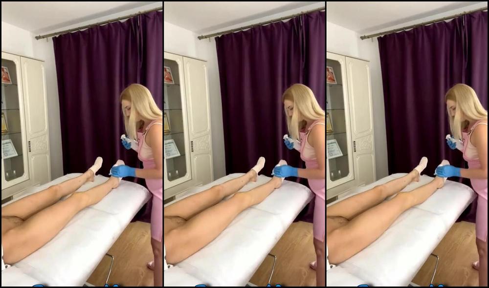 Sugarnadya Lubricate Skinny Legs With Cream After Depilation