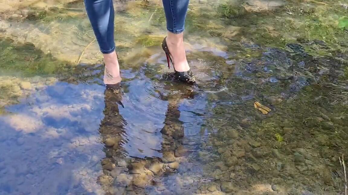 Kats Worn Heels Nicknamed Katswornheels Onlyfans What A Lovely Spring Day I Was Out In My Sexy Louboutin 120Mm Degraspikes And