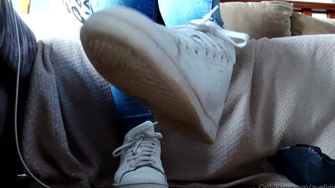 Ayellgirlfeet Nicknamed Ayellgirlfeet Onlyfans Je Reviens Dune Belle Marche Je Retire Mes Baskets Et Chaussettes Puis Te Les Fait Sentir En Fi 1