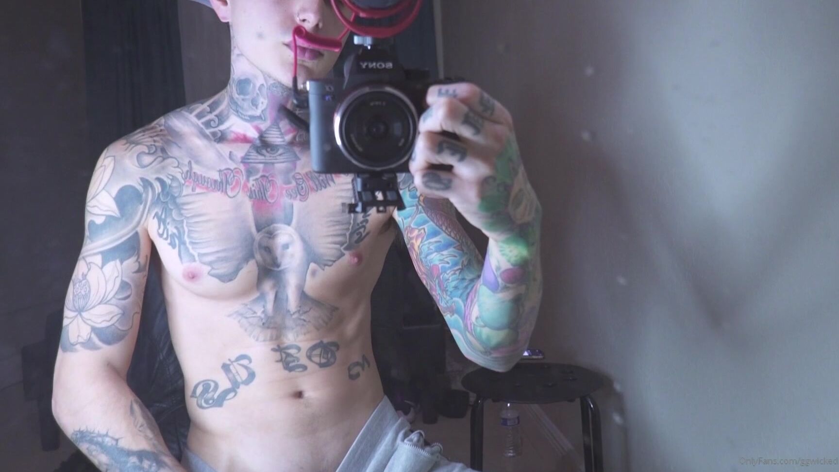 Ggwicked Spit N Cum All Over The Mirror