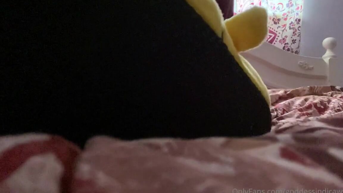 Goddess Indica Wynter Nicknamed Goddessindicawynter 05 29 2022 Onlyfans Video Come Sniff My Feet While I Dab Loser No One Is Paying Any Attention To You