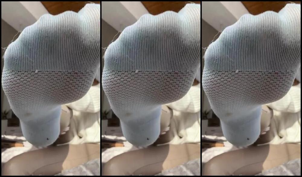 Emmysfeetandsocks Aka Emmyfeetandsocks Onlyfans Just Too Much Huhp