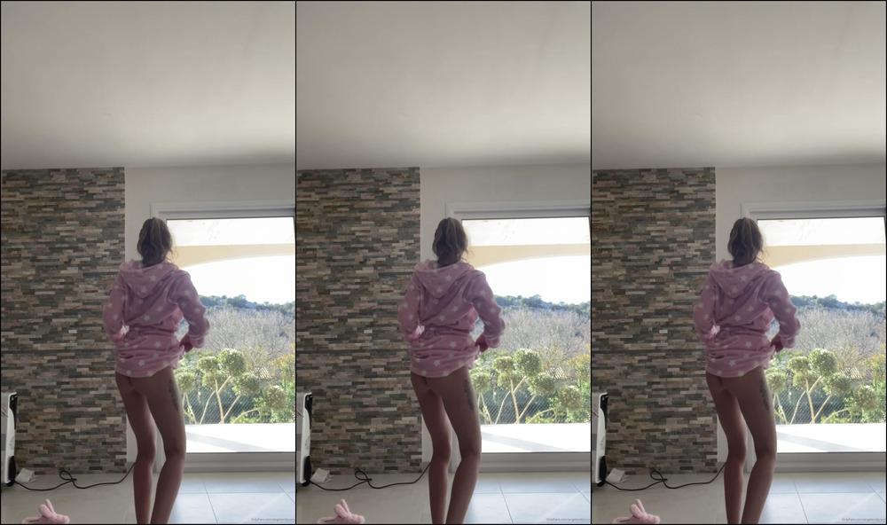 angelemilyxxxx-28-12-2019-113570850-une-belle-journ-e-pour-un-petite-dance-sexy-du-matin-a-beautiful-day-for-a-morni