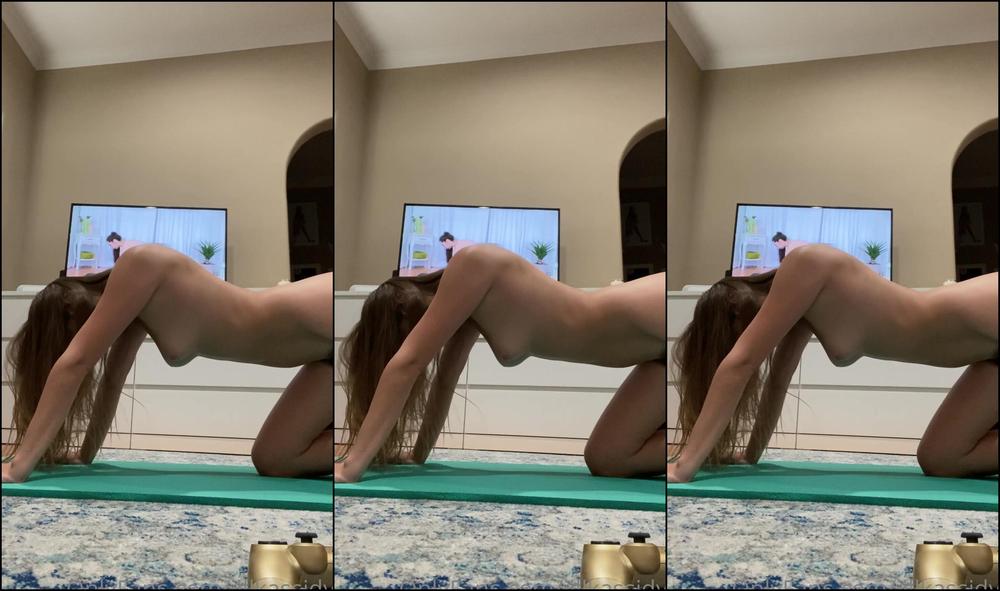 Jillkassidyy Naked Yoga