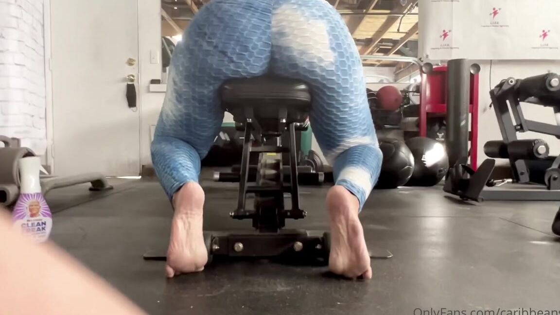 Caribbeansolez Onlyfans My Gym Floor Were Just So Dirty I Had To Get On My Knees To Clean Them 2P