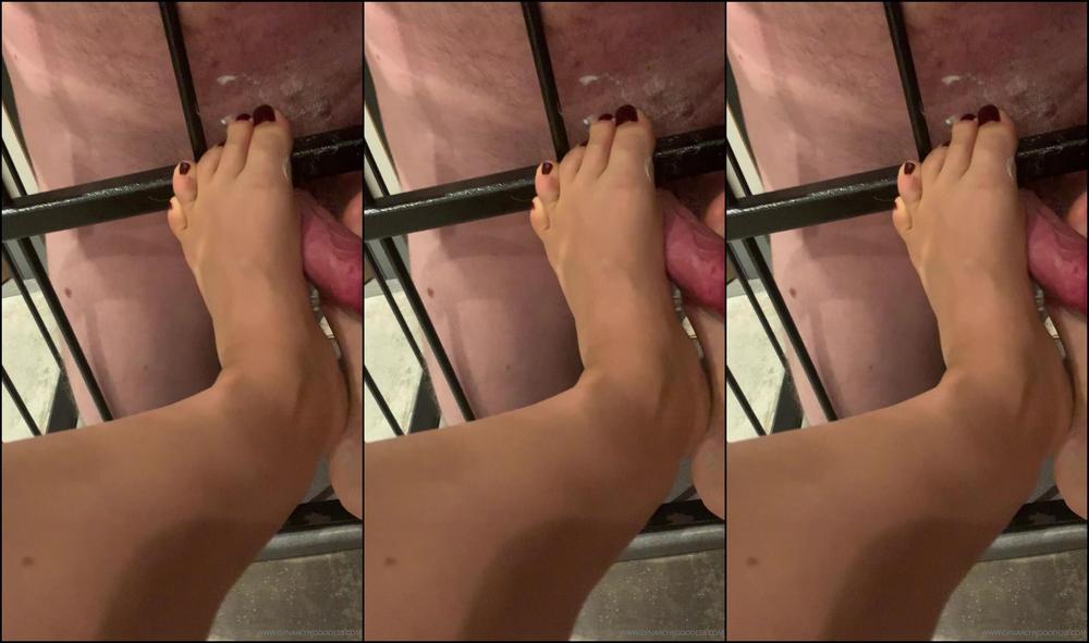 Goddess Gynarchy Ucking My Feet Through The Cage Bars