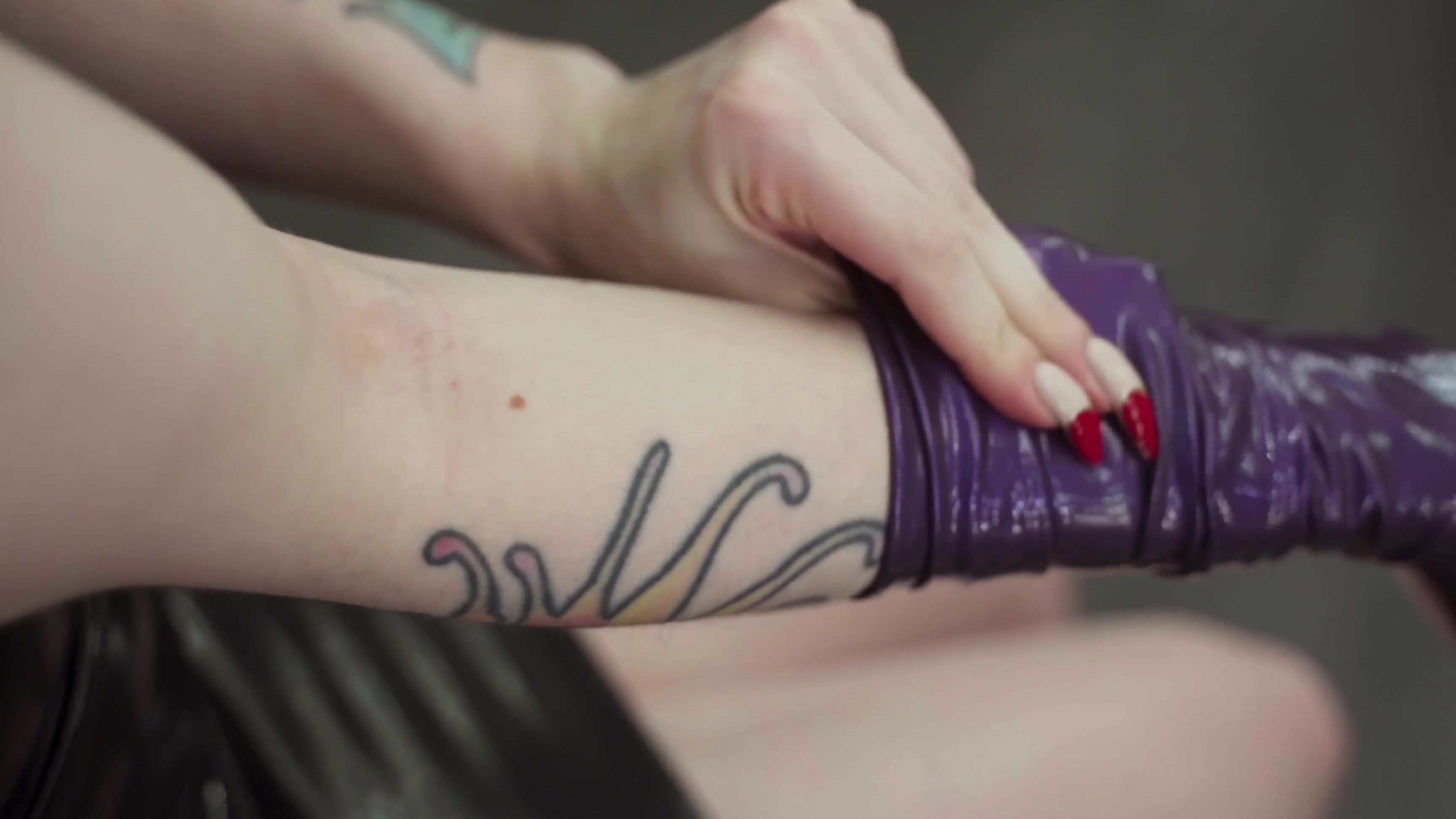 4K, ASMR, Glove Fetish, Gloves, Latex, SFW fitting-purple-latex-gloves-asmr ManyVids