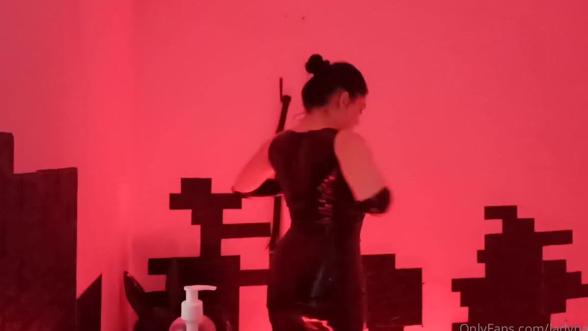 Ladynaama Onlyfans See How I Prepare For The Session Latex Outfit Should Be Well Oiled
