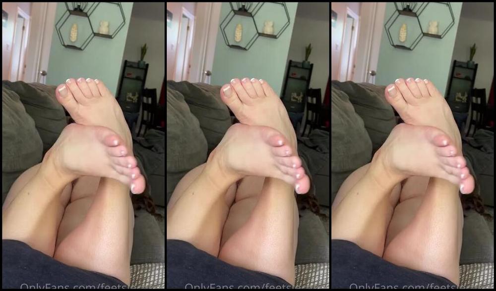 Caroline Aka Feetsiecakes Onlyfans Laying Around Naked In My New French Pedi Waiting For You To Get To Work