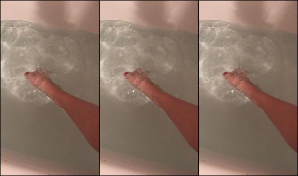 Dianacane Playing With My Feet In My Bathtub Playing With The Wat