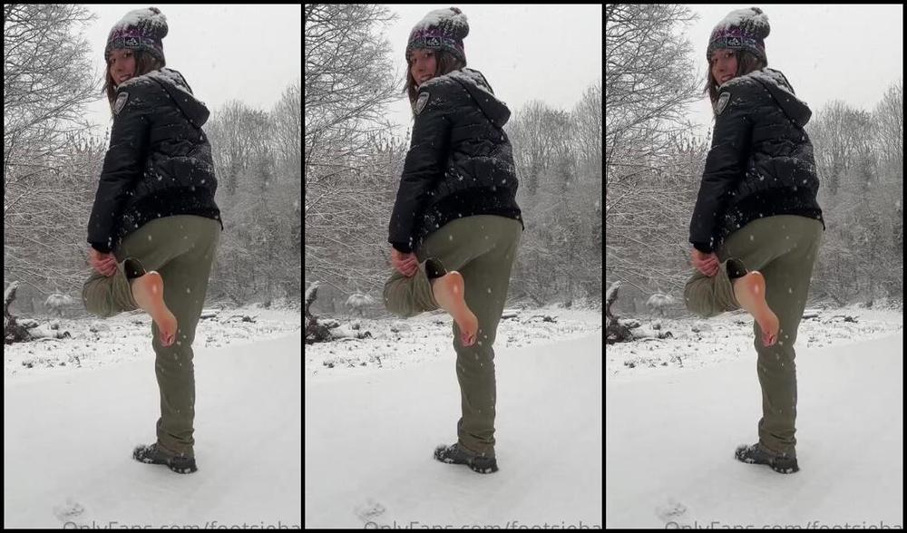 Gia S Feet Nicknamed Footsiebab 12 21 2022 Onlyfans Video Warm Them Up