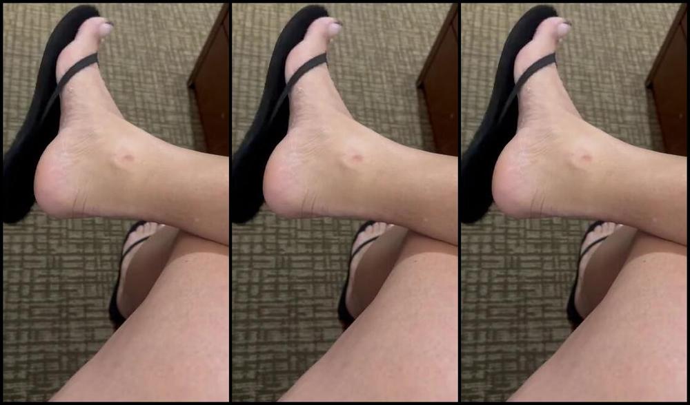 Goddessmonica00W 02 24 2025 Onlyfans Video Flips With New But Almost Gone Pedi Lolp