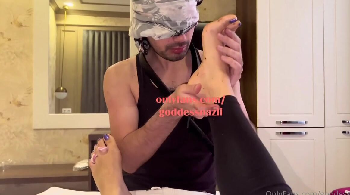 Onlyfans Model Goddess Nazli Aka Goddessnazli Ayak Parmaklarmla Besledim Kpeimi Oxlyoxly
