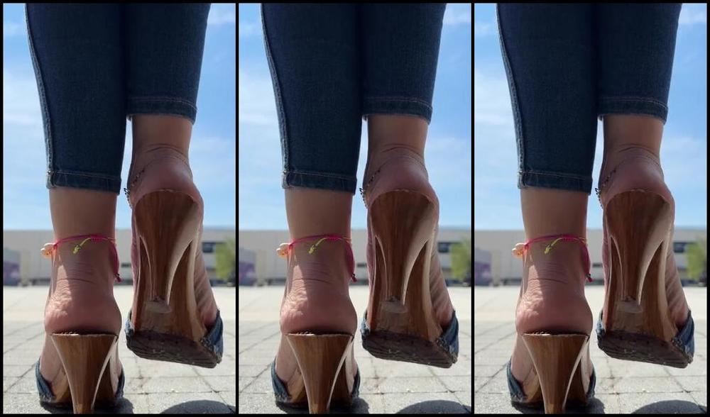 Solesmad Fetish Queen Aka Solesmadvip Onlyfans It S Time To Drool Dangling Queen Has Arrived