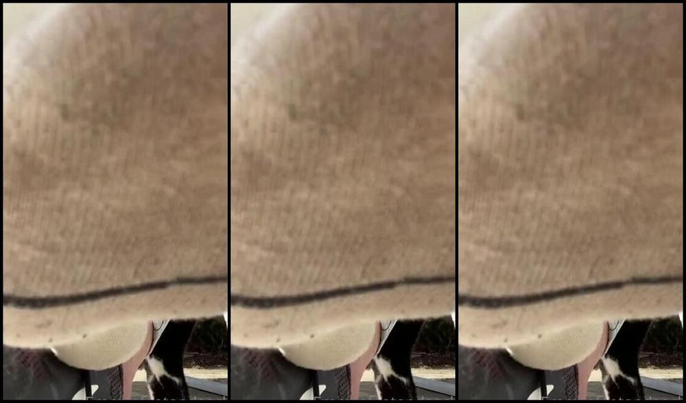 Emmysfeetandsocks Aka Emmyfeetandsocks Onlyfans After A Looongg Time I Thought It Would Be A Good Idea To Wear My Very Old And Smelly Nikes Againp