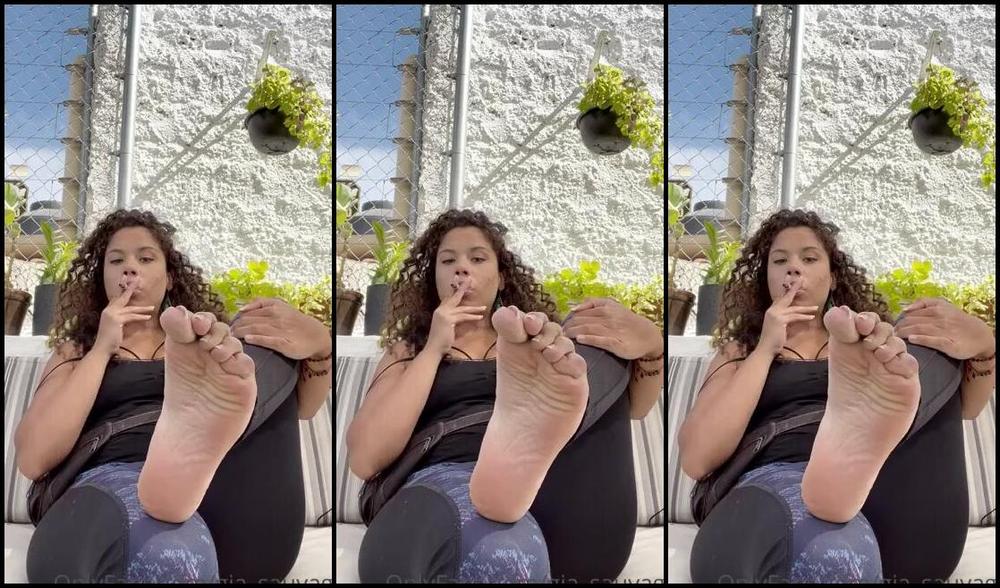 Gia Sauvage Nicknamed Gia Sauvage Onlyfans Enjoy My Soles While I Smoke And Chill Who S Down To Clean Them