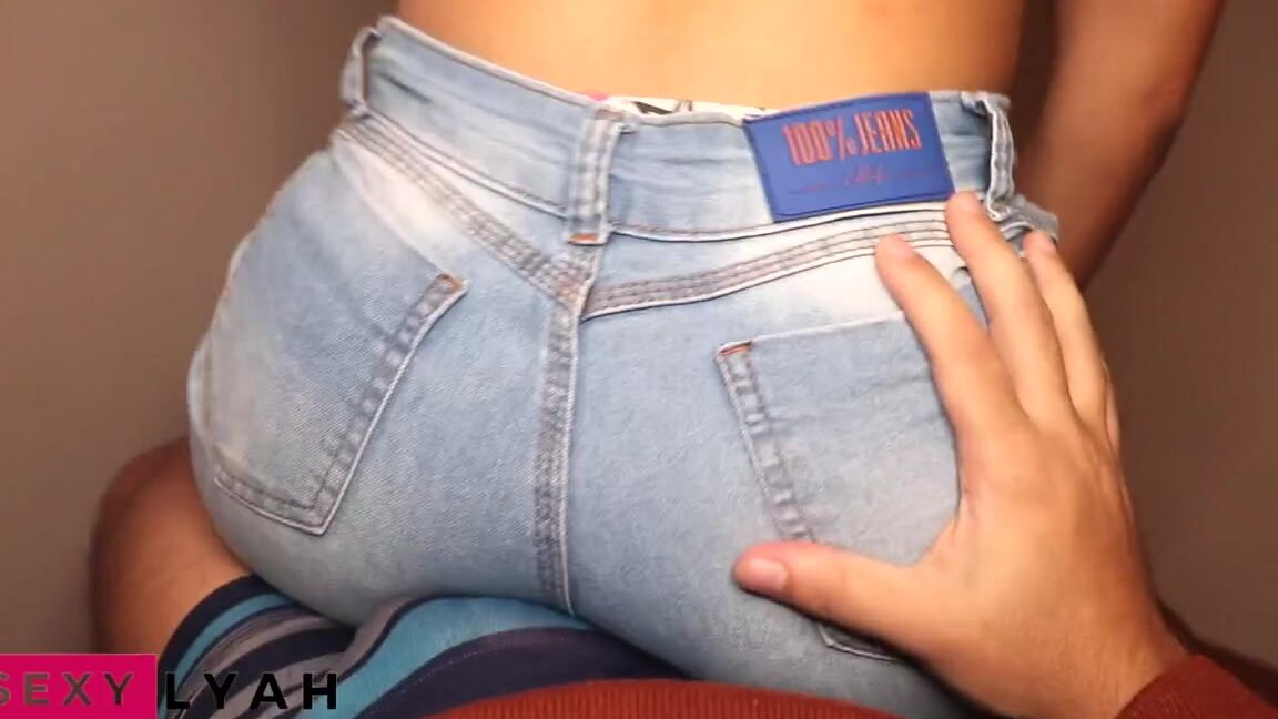 Sexylyah Nicknamed Sexylyah Onlyfans Lap Sitting And Lap Dance In Tight Jeans