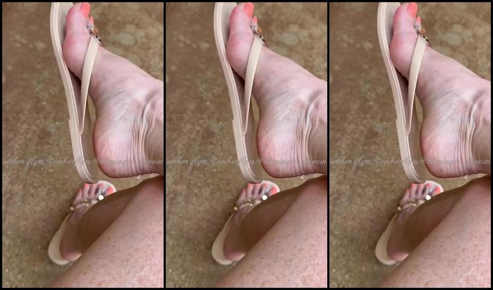 Thegingerdream Nicknamed Theginger Dream Onlyfans Sitting Outside Dangling My Sparkly Flip Flops Enjoy