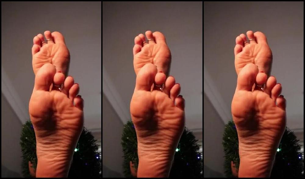 Footsiegalore Onlyfans Day 19 Reveal Look At The Wrinkles On That Tree I Just Need You To Stick Out That Hot Wet Tongue