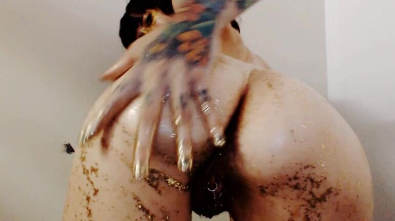 Oil, Lotion/Oil Fetish, Feet, Erotic Nude, Tattoos skulliee gold metallic ManyVids