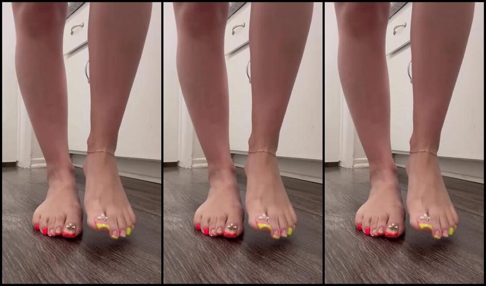 Dafootgoddess1 10 29 2024 Onlyfans Video Teasing You As I Get Ready For The Day