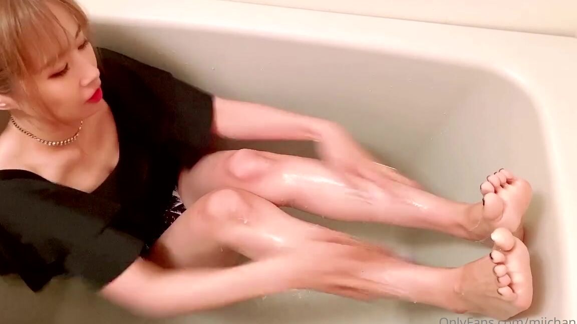 Miichannel R Nicknamed Miichannel R Onlyfans I Washed The Soles Of My Feet Cleanly 1