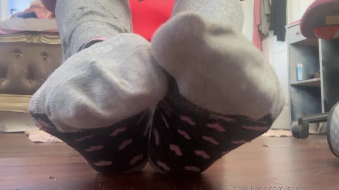Goddessmonica00W Onlyfans Stinky Sweaty Socks Joip