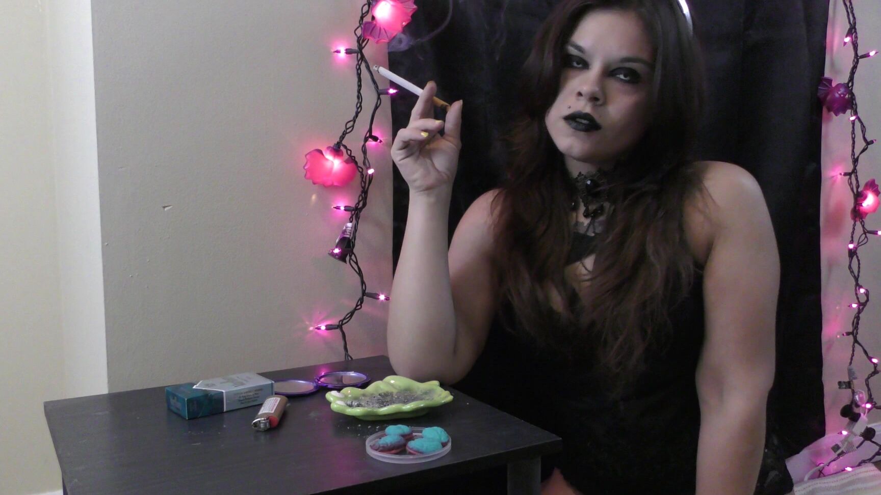 Lovelyliv Giant Demon Girl Smoke And Brain Eating