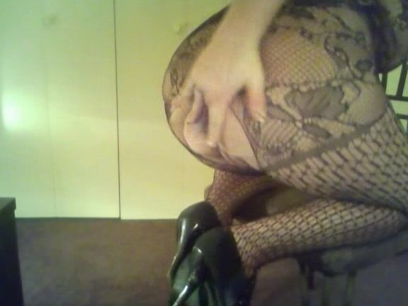 Goddess Siham Squirting In A Jar For A Fan