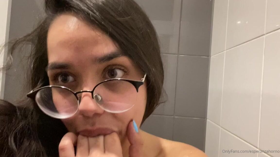 esperanzahorno-07-11-2019-82686934-public-gym-locker-room-and-bathroom-fun