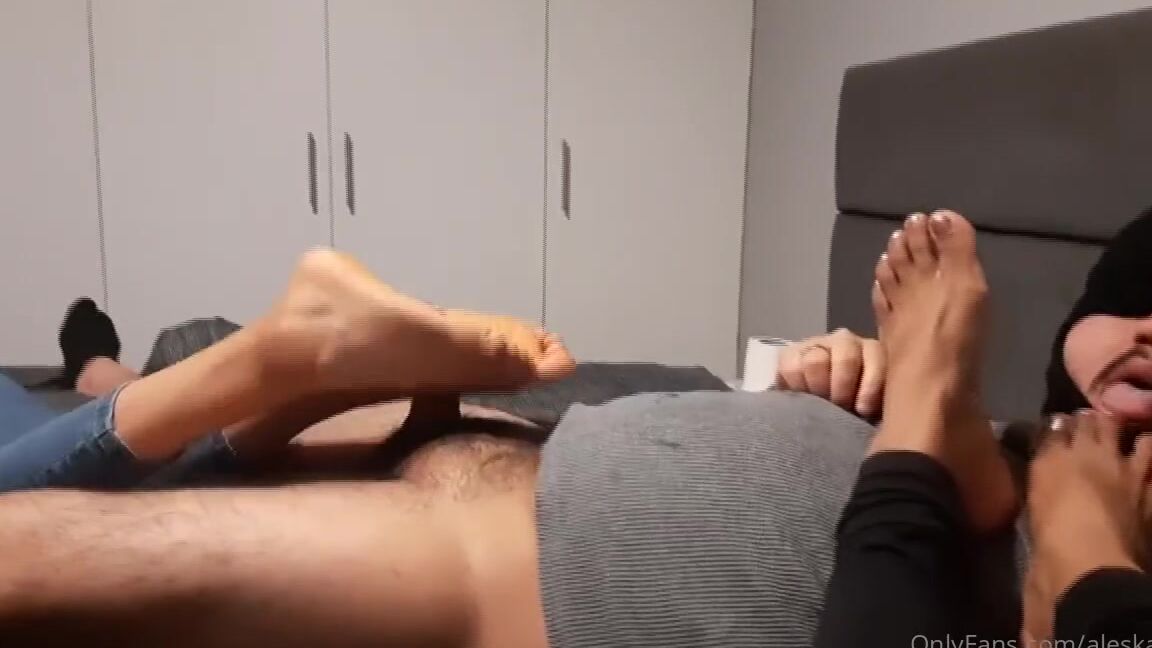Queen Aleska Feet Nicknamed Aleskafeet Onlyfans A Delicious Double Footjob With My Stepaunt Marilynebonyfeet We Will Continue To Take More Photo