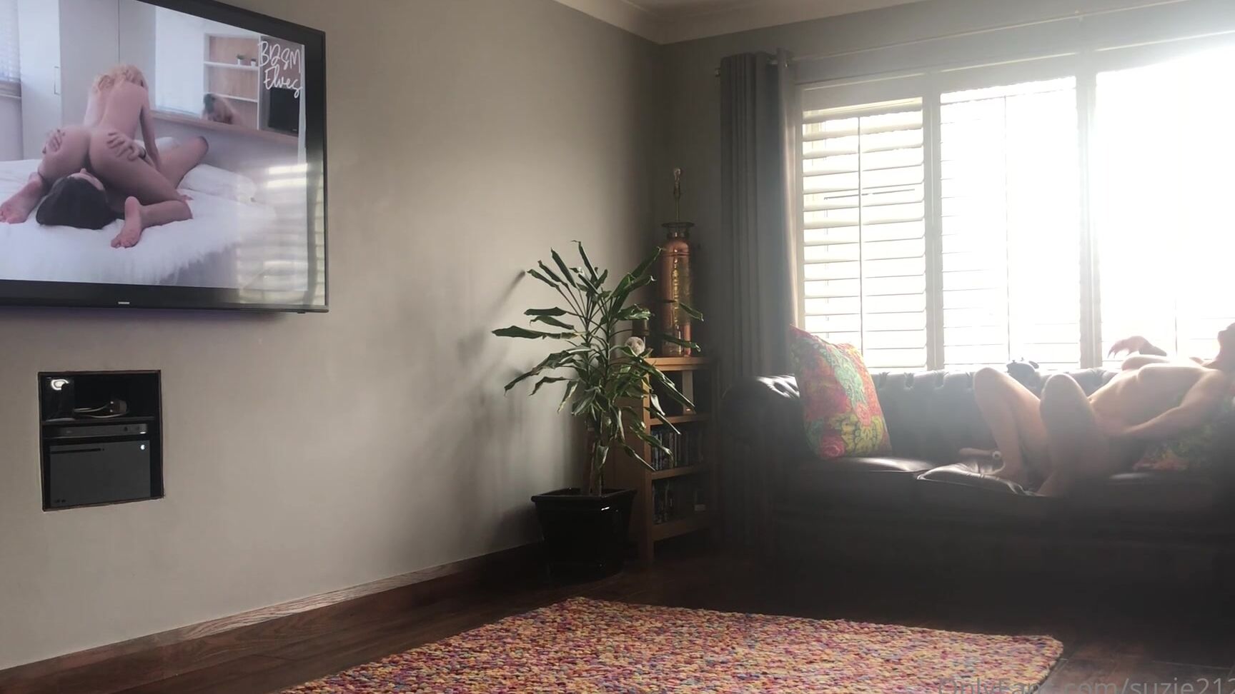 suzie212love-22-01-2022-2290627942-naughty-play-to-porn-on-the-big-screen