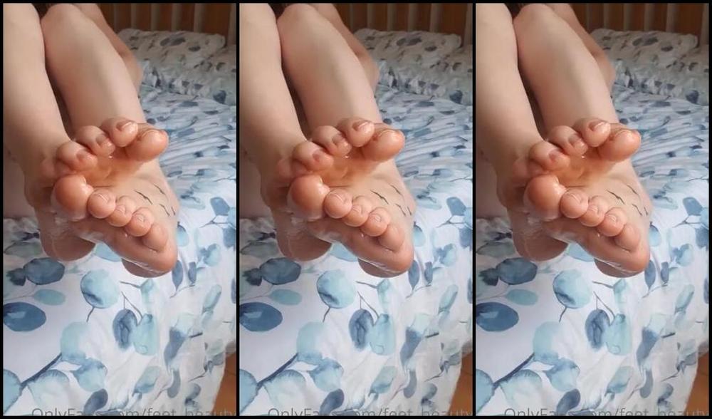 Feet Beautyx Nicknamed Feet Beautyx 07 29 2021 Onlyfans Video Oily Soles Anyone Might Wanna Stick Something In Between Them