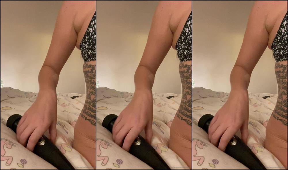 louiseleexxx1-03-12-2019-96862861-horny-and-running-late-for-the-gym-but-i-just-need-30-seconds-to-cum-with-my-wand